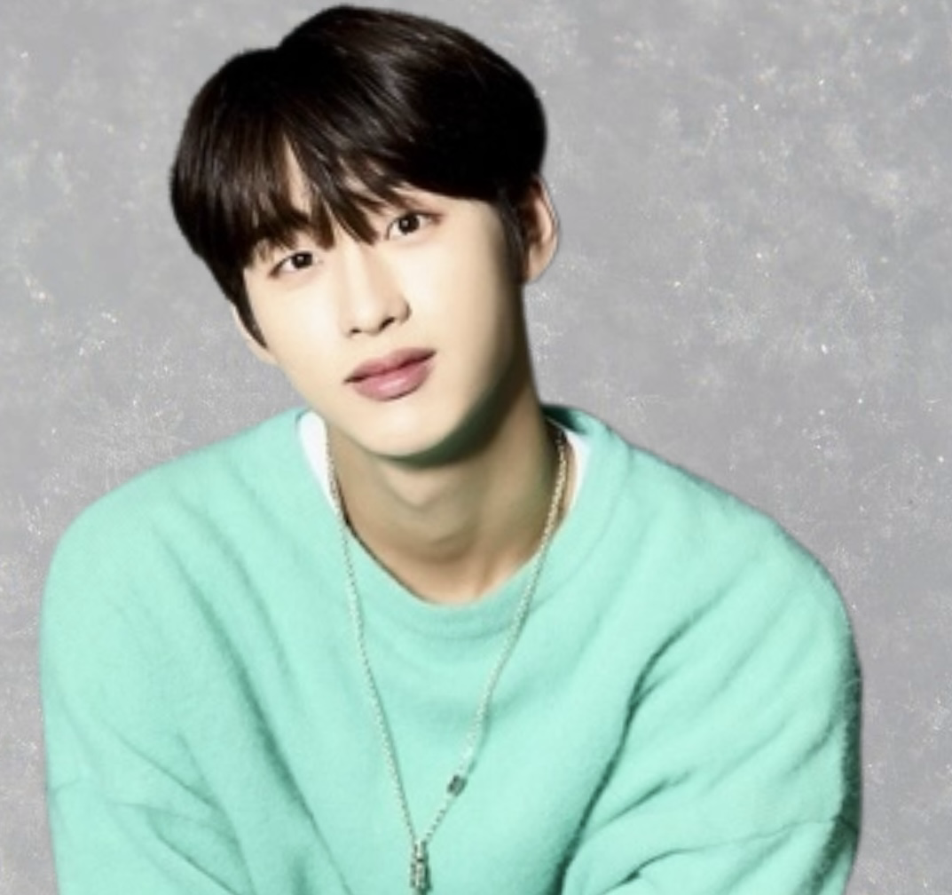 A moment captured by Hyun's fan