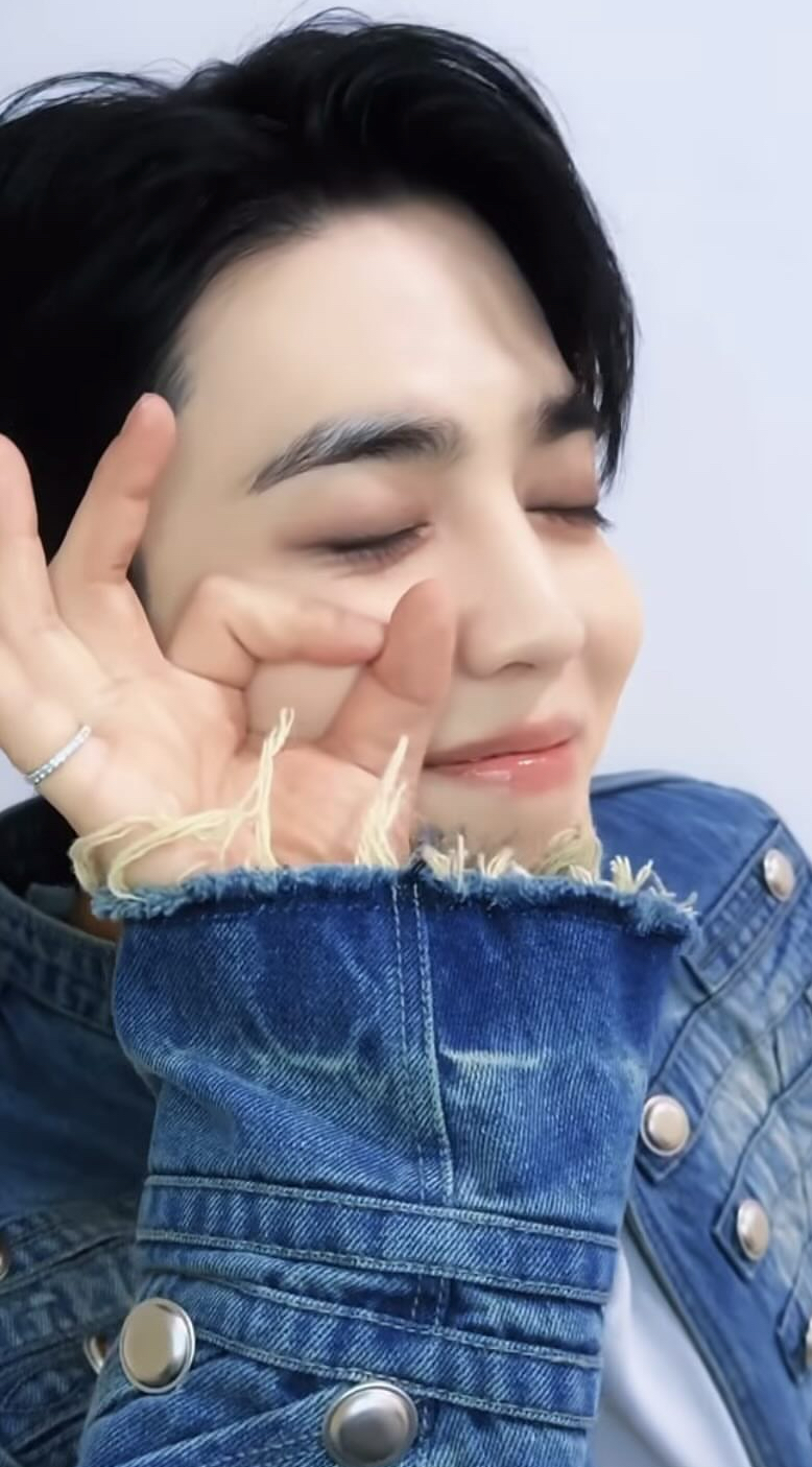 A heartfelt wallpaper shared by S.Coups (SEVENTEEN)'s fans