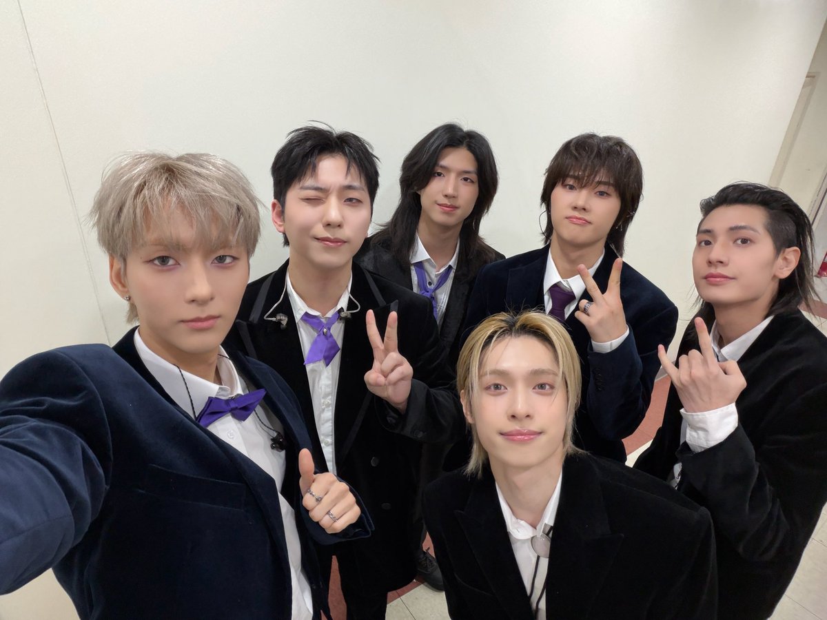 A moment captured by Xdinary Heroes's fan