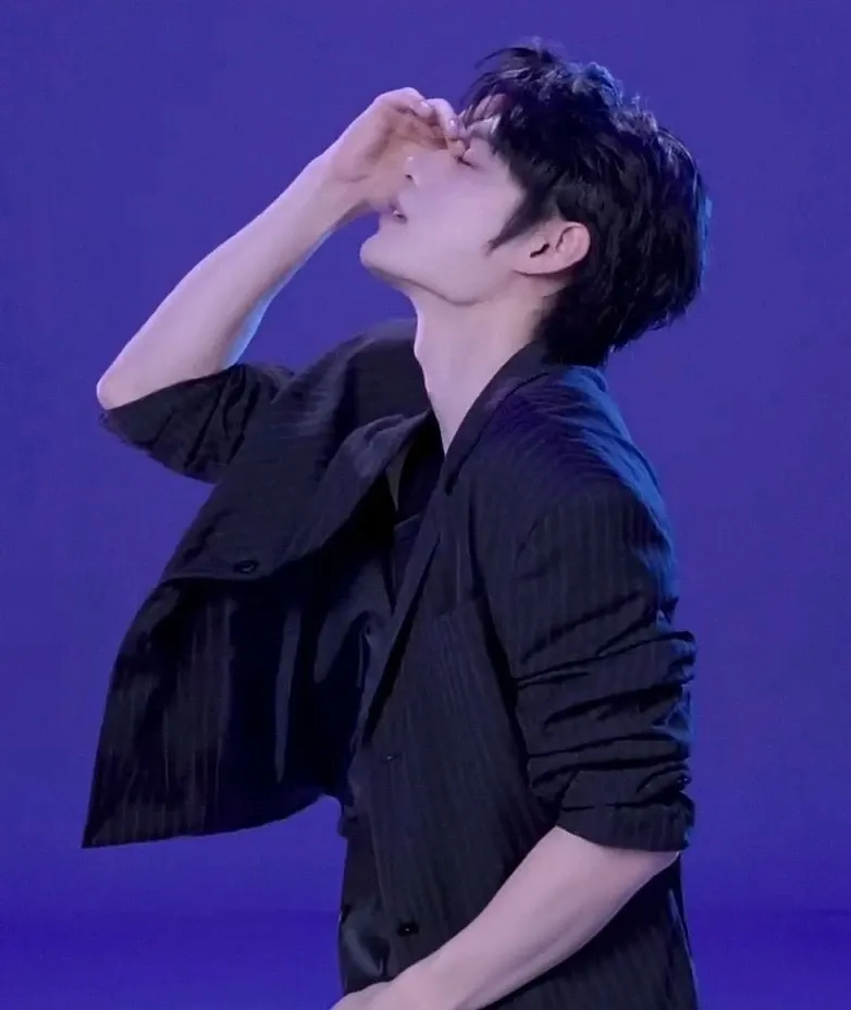 Recent activity shot of Kim Jiwoong (ZEROBASEONE)