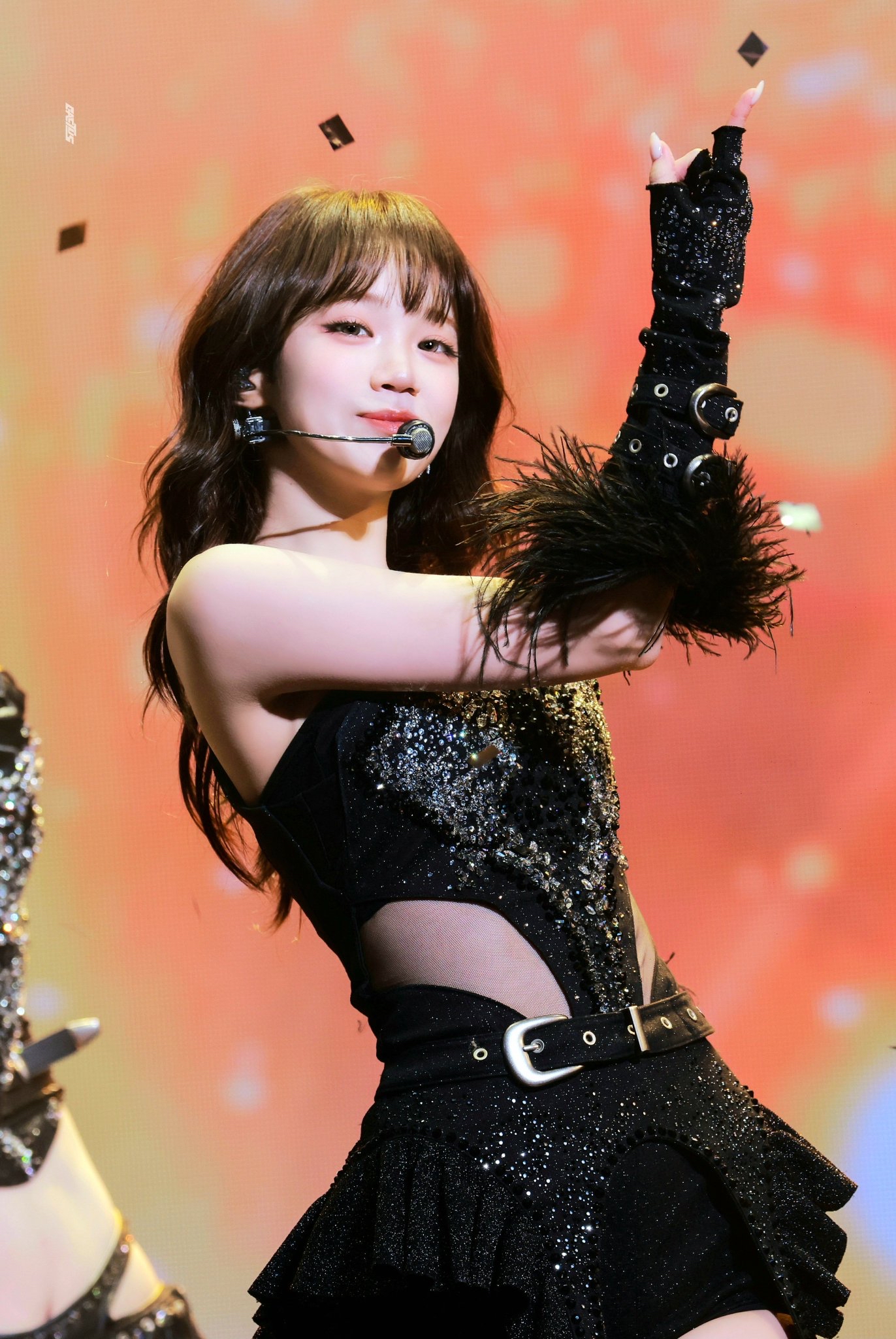 김채원 (르세라핌)의 비하인드 컷