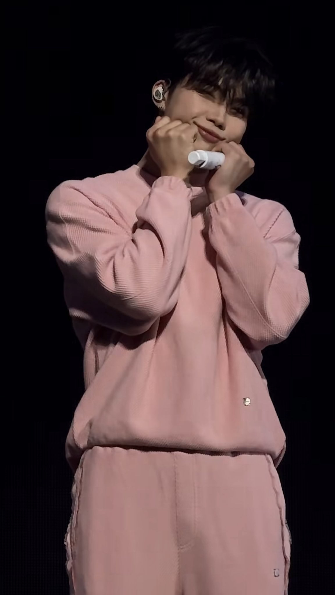 Behind-the-scenes cut of Park Gunwook (ZEROBASEONE)