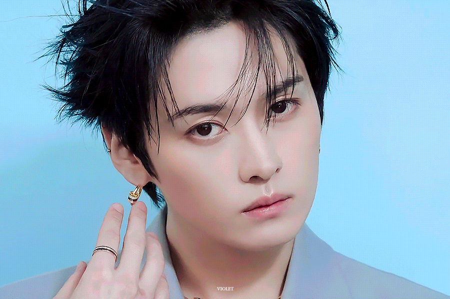 Behind-the-scenes cut of Lee Know (Stray Kids)