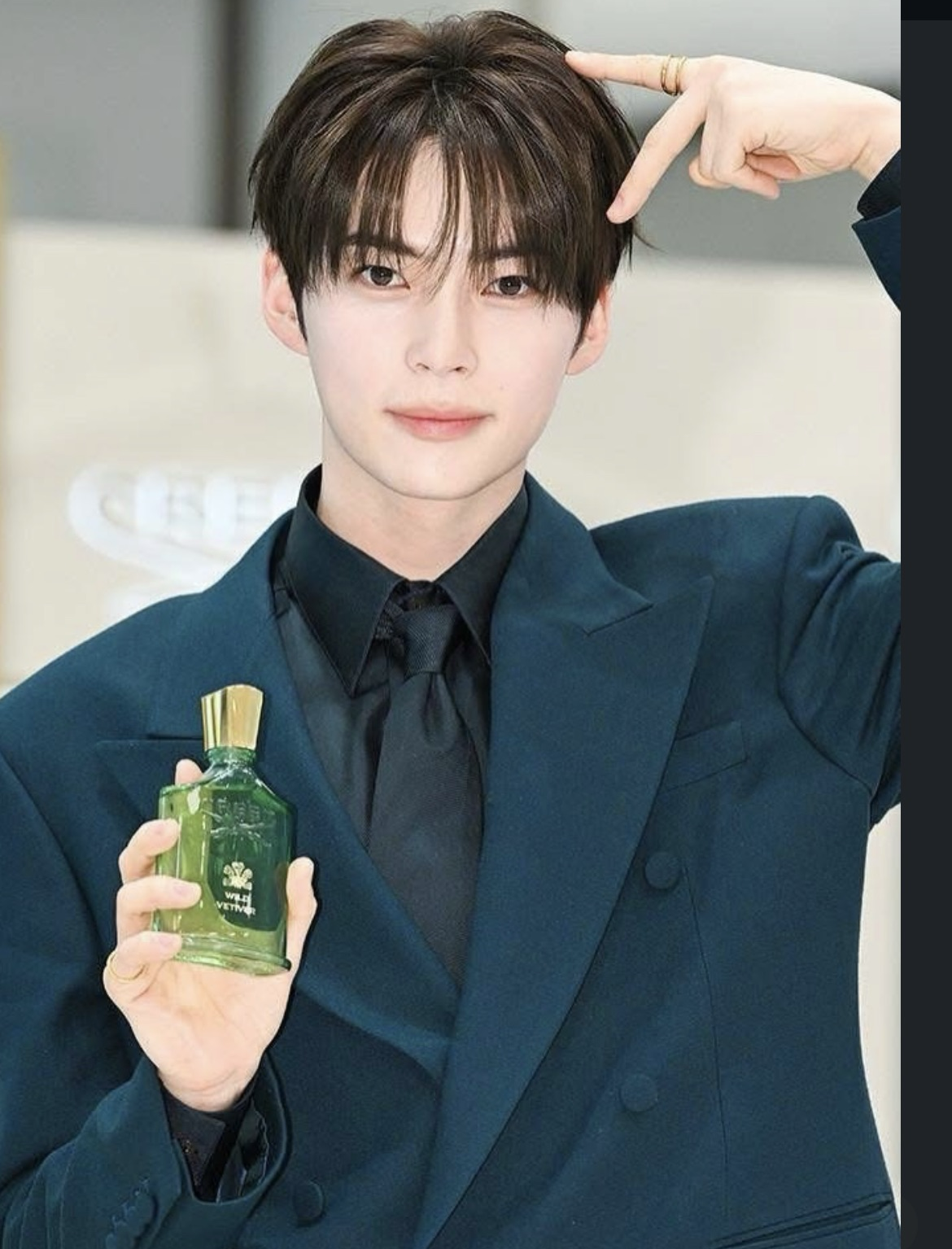 Recent activity shot of Sung Hanbin (ZEROBASEONE)