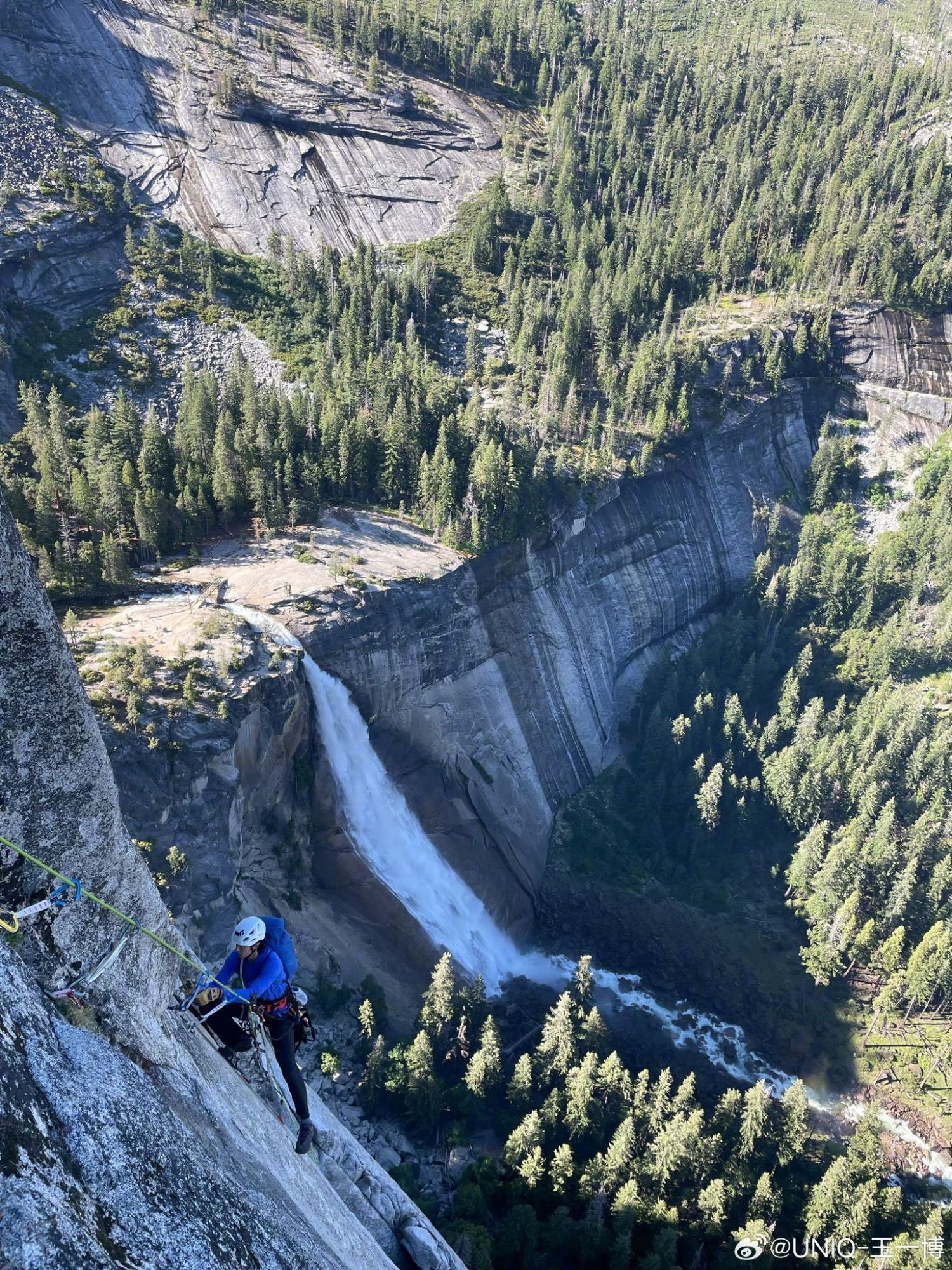 Behind-the-scenes cut of Wang Yibo