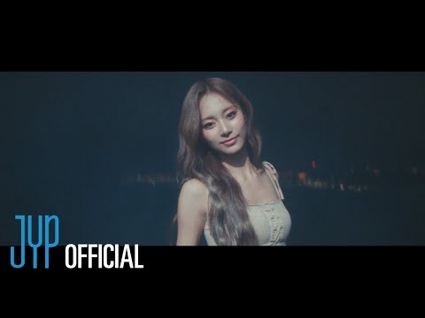 Momen yang diabadikan oleh penggemar Tzuyu (TWICE)