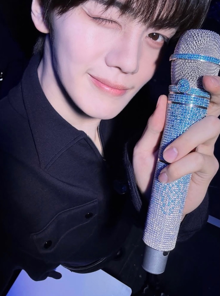 Latest photo of Kim Gyuvin (ZEROBASEONE)