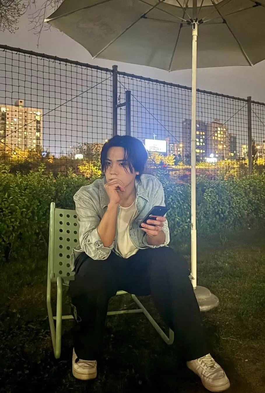 A moment captured by Rocky's fan