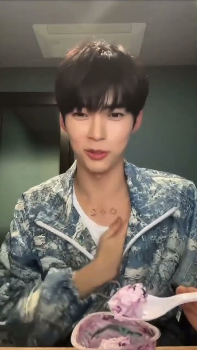 Recent activity shot of Sung Hanbin (ZEROBASEONE)