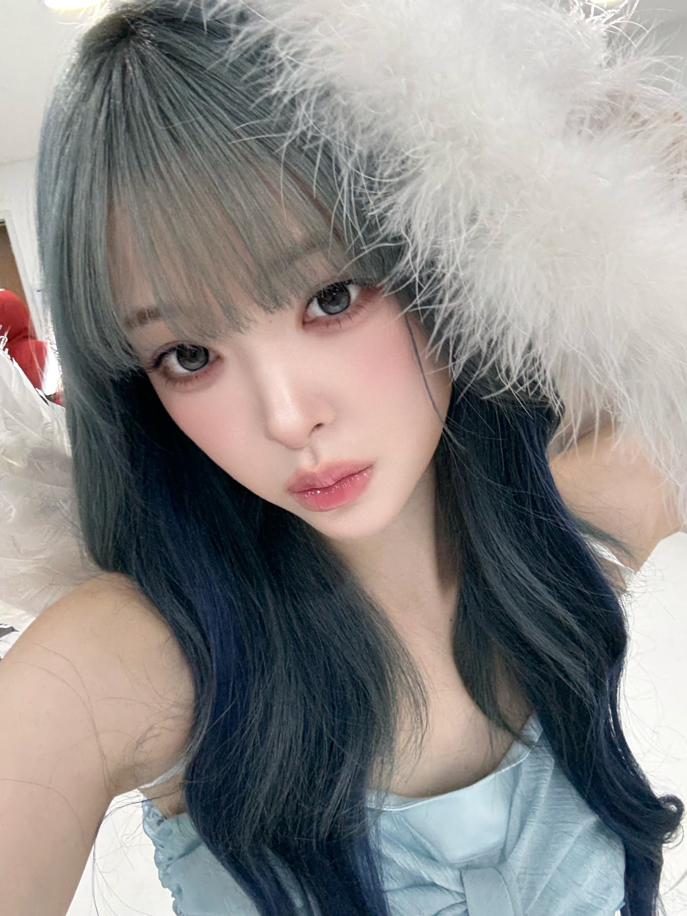 Behind-the-scenes cut of tripleS