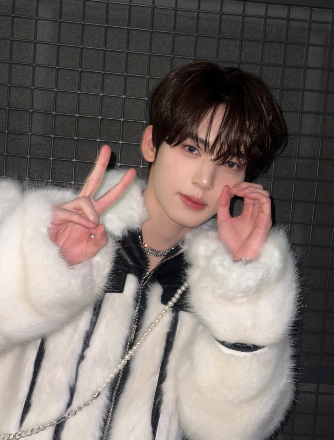 Behind-the-scenes cut of Han Yujin