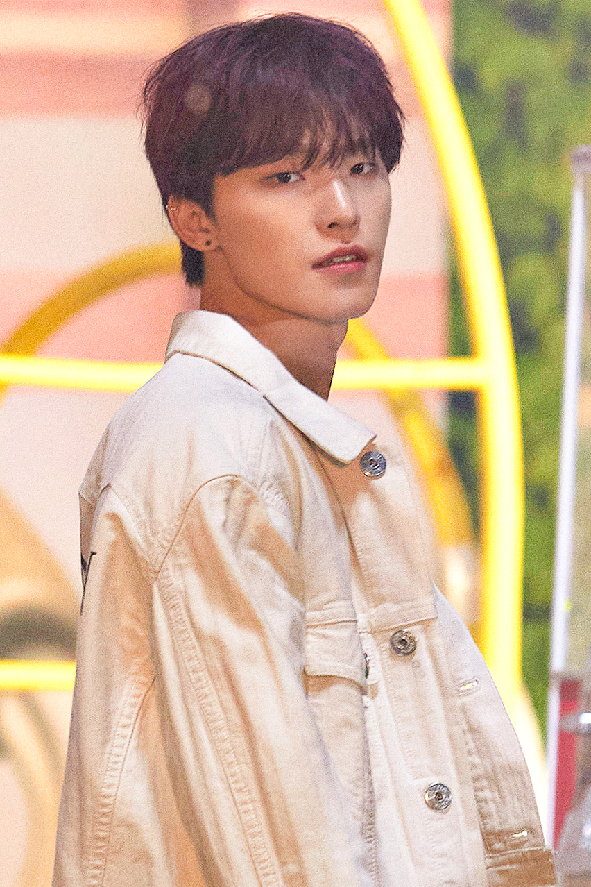 A moment captured by Dino (SEVENTEEN)'s fan