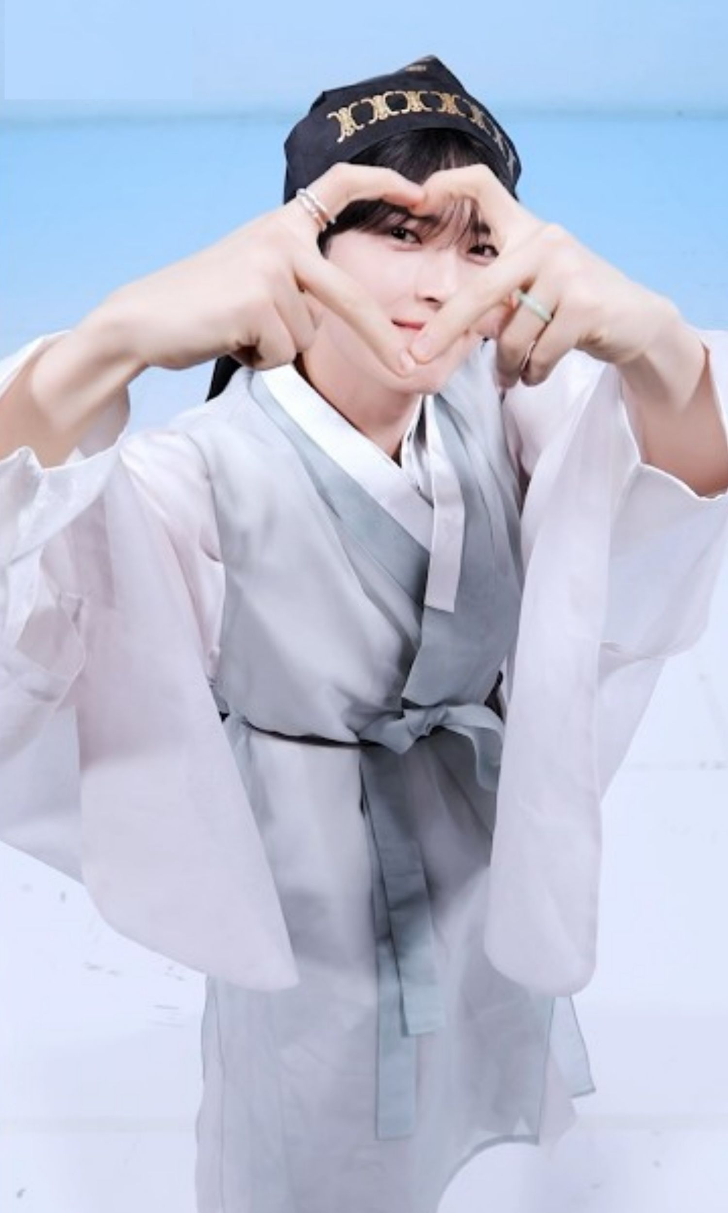 A heartfelt wallpaper shared by Sung Hanbin (ZEROBASEONE)'s fans