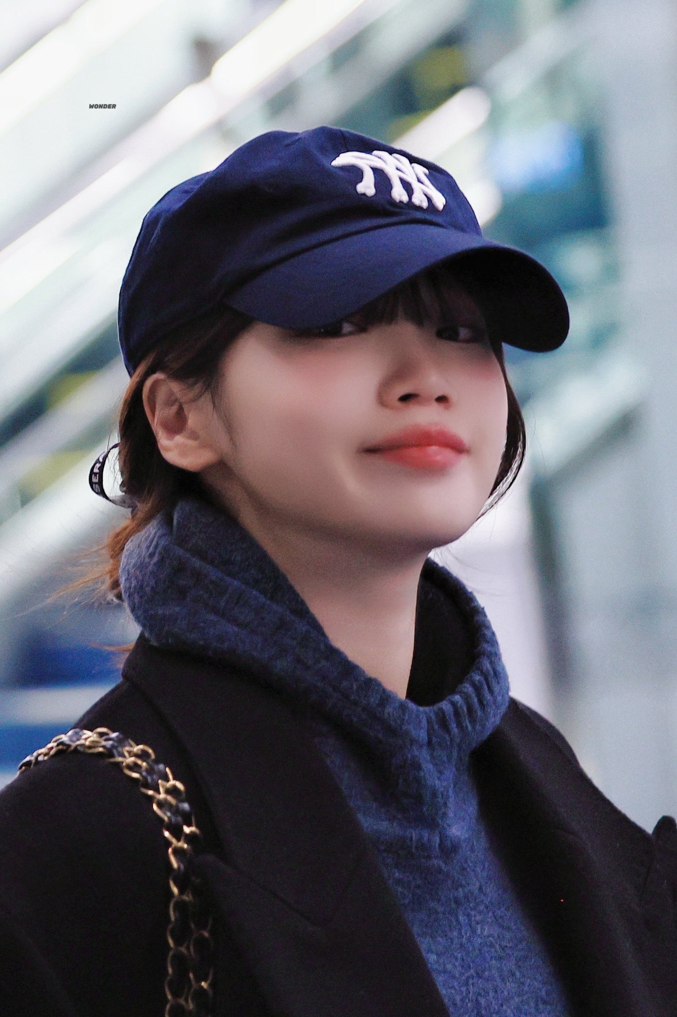 A moment captured by Kim Chaewon (LE SSERAFIM)'s fan