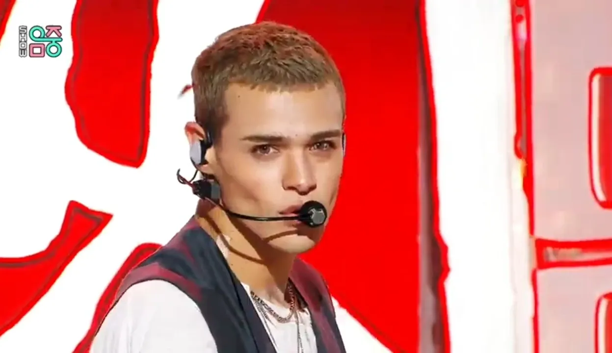 Behind-the-scenes cut of Drew (SANTOS BRAVOS)