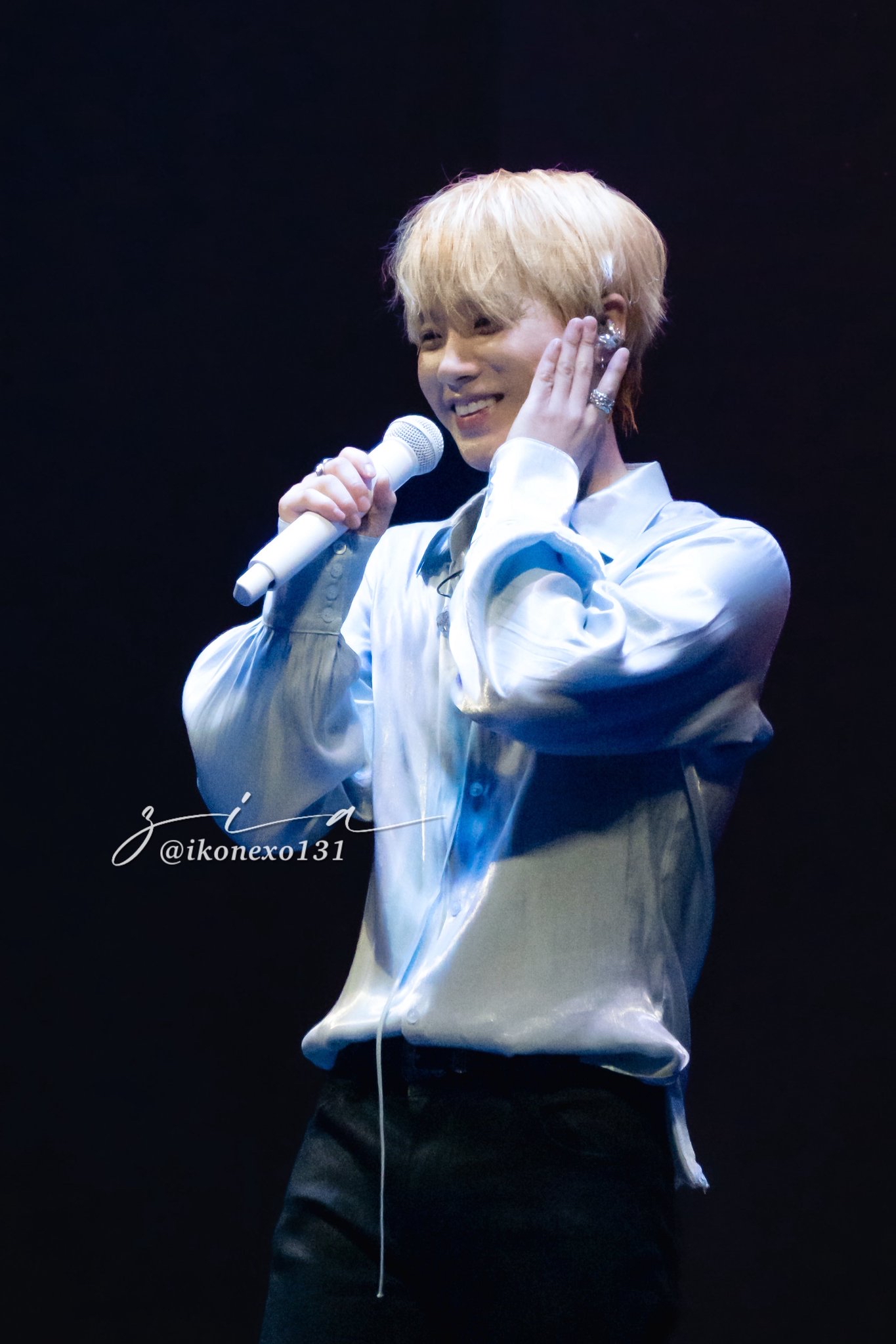 A moment captured by JAY (iKON)'s fan