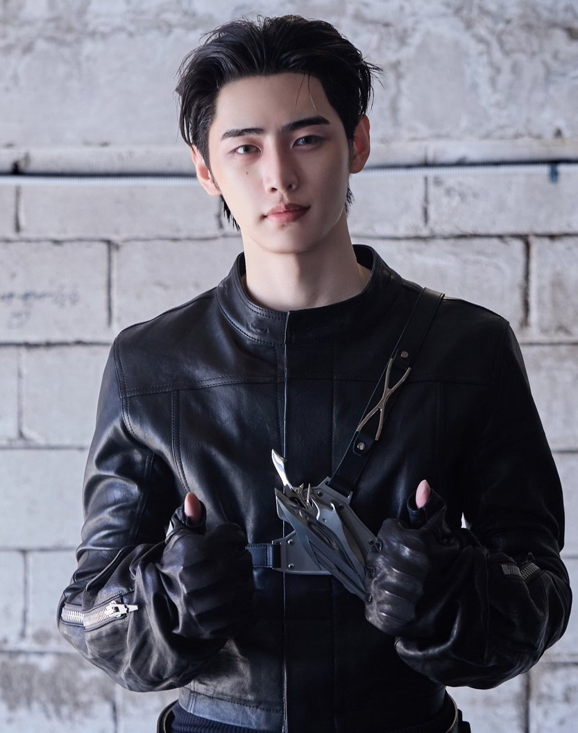 Recent activity shot of Sunghoon (ENHYPEN)