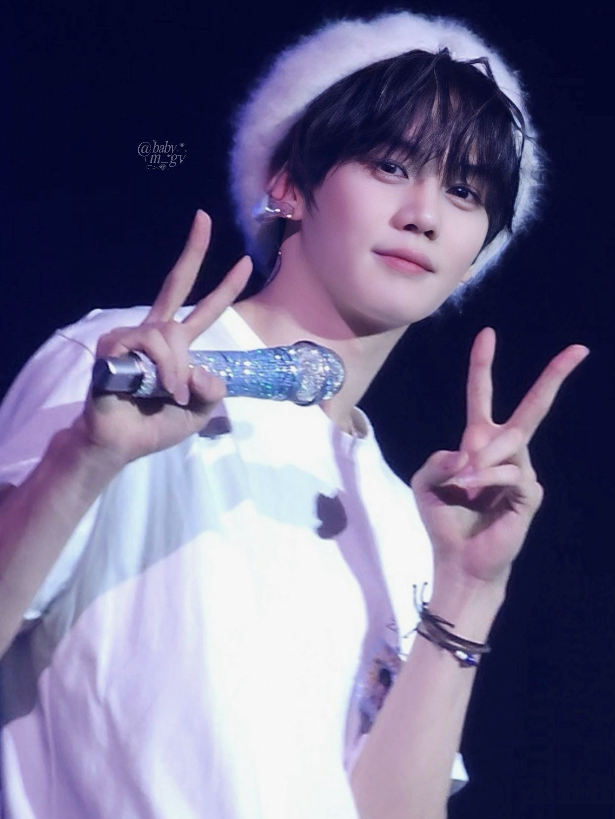 Recent activity shot of Kim Gyuvin (ZEROBASEONE)