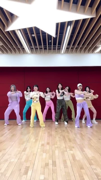 모모 (TWICE) 최근 활동샷