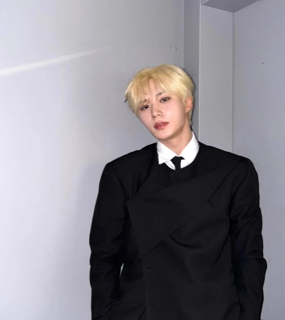 Behind-the-scenes cut of Kim Junseo (ALPHA DRIVE ONE)