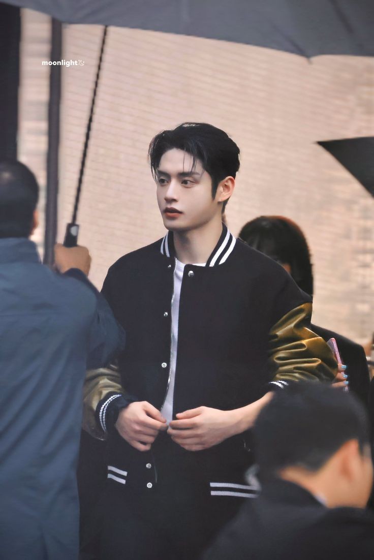 Behind-the-scenes cut of Kim Jiwoong (ZEROBASEONE)