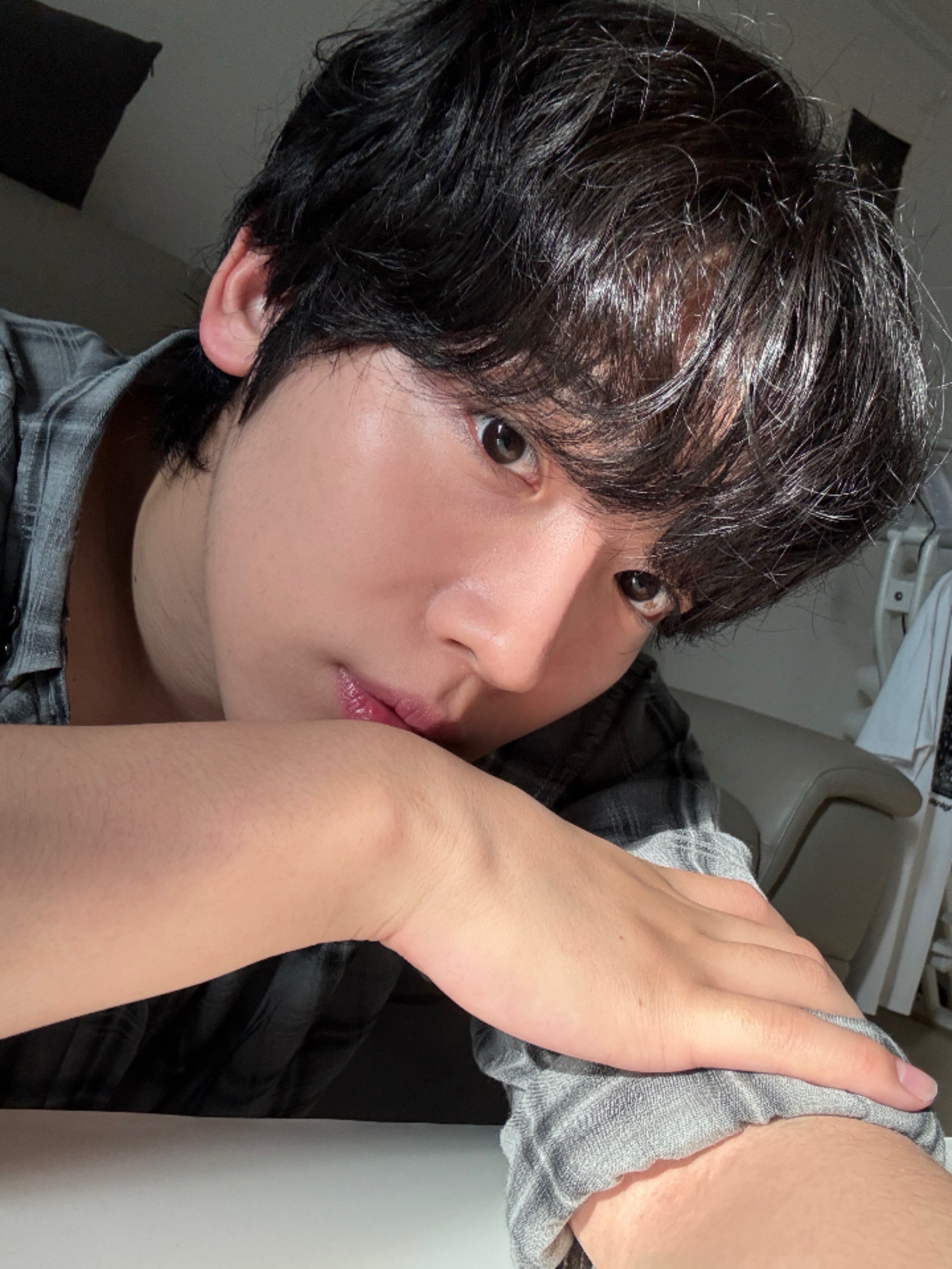 Behind-the-scenes cut of Kim Yohan (WEi)