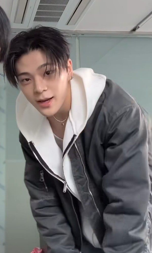 A heartfelt wallpaper shared by キム・ジュンミン (WHIB)'s fans