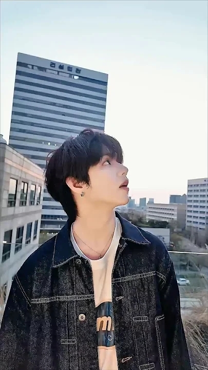 Fandom-recommended wallpaper image of JL (AHOF)