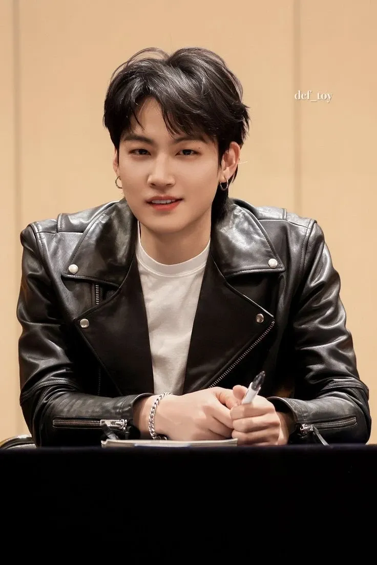 Recent activity shot of JAY B (GOT7)