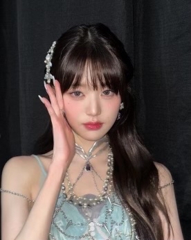 Recent activity shot of Jang Wonyoung (IVE)