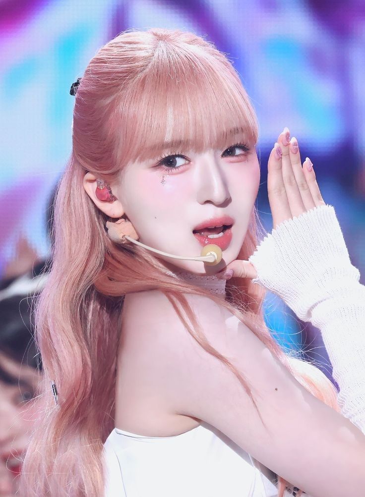 A moment captured by ME:I's fan