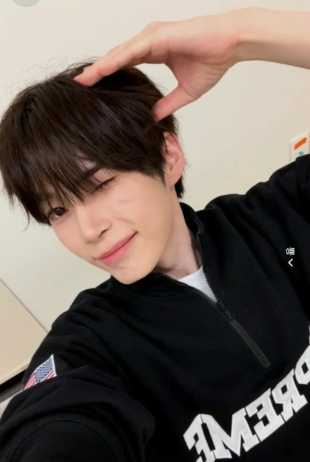 Potret di balik layar Sung Hanbin (ZEROBASEONE)