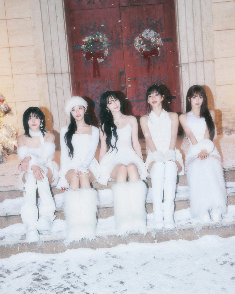 A moment captured by fromis (9)'s fan