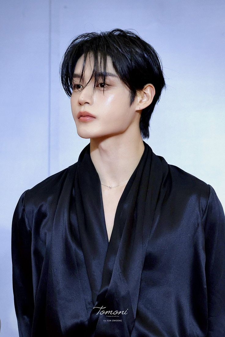 Behind-the-scenes cut of Kim Jiwoong (ZEROBASEONE)