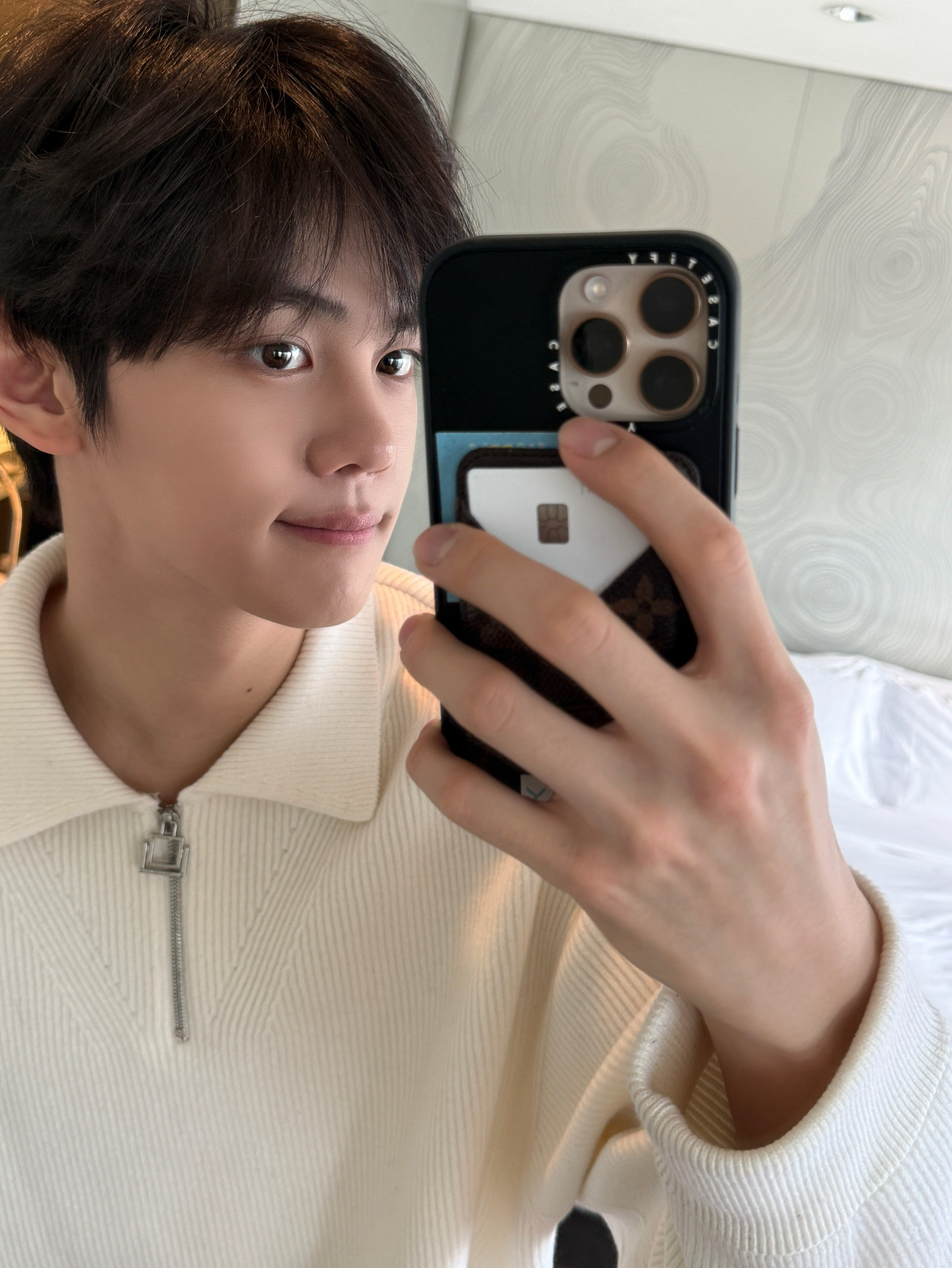 Behind-the-scenes cut of Kim Gyuvin (ZEROBASEONE)