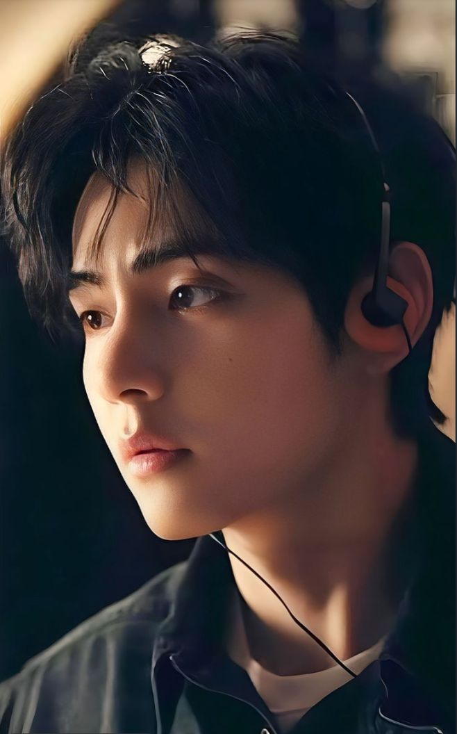 뷔 (방탄소년단)의 최신 사진