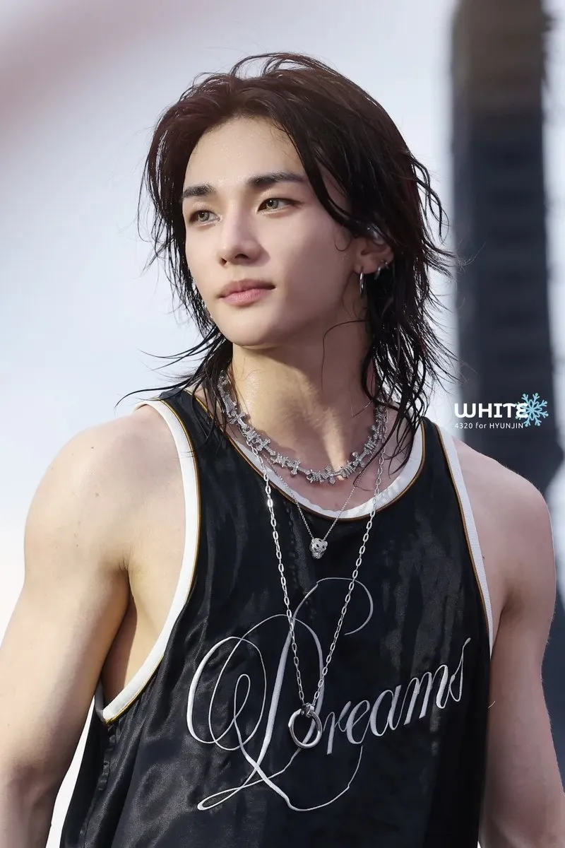 Foto terbaru Hyunjin (Stray Kids)