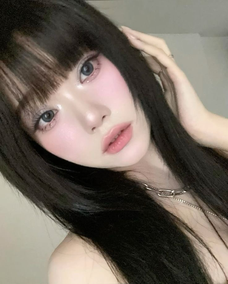 Recent activity shot of Tsuki (Billlie)