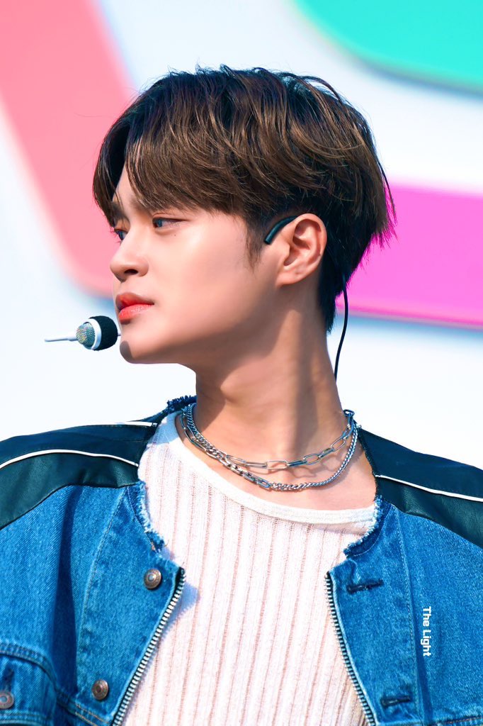 Foto aktivitas terbaru Lee Daehwi (AB6IX)