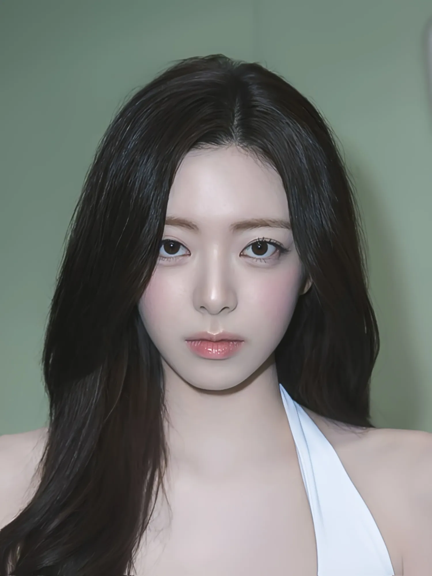 Recent activity shot of Yuna (ITZY)