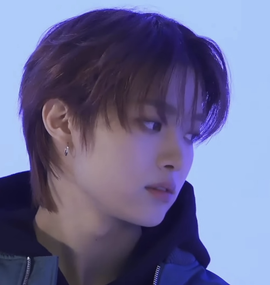 Foto terbaru EJ (&TEAM)