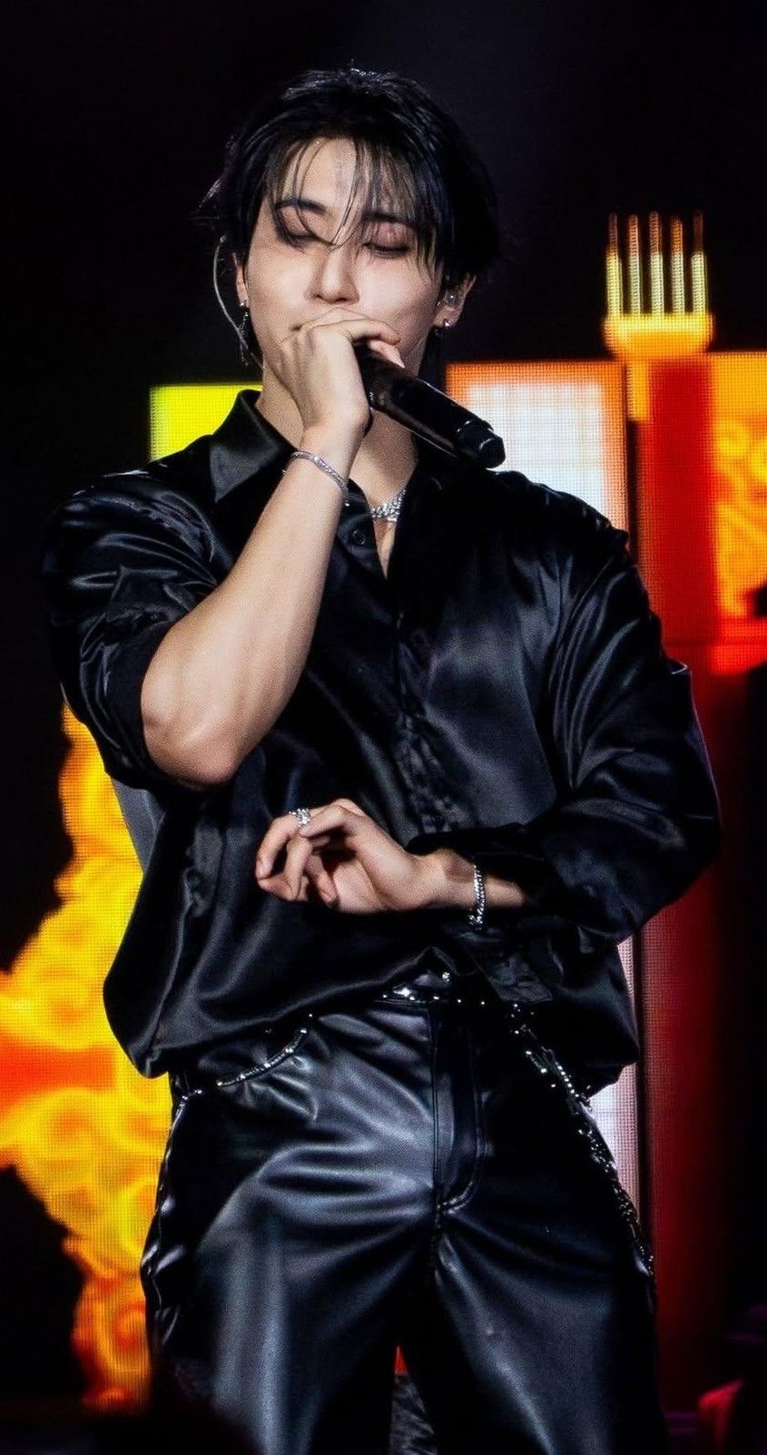 Today's most popular wallpaper in the HAN (Stray Kids) community