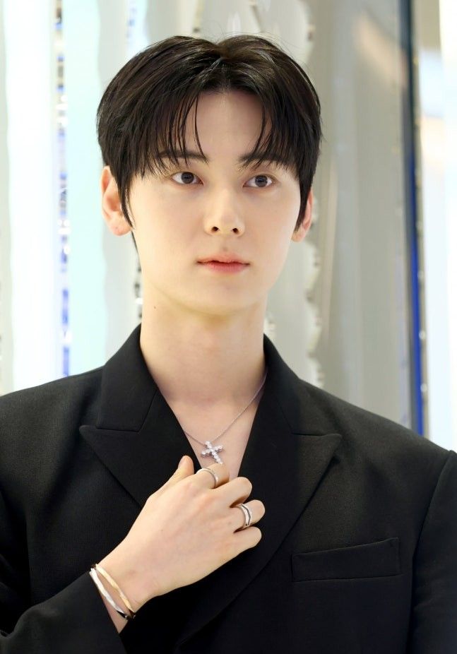 Recent activity shot of Hwang Minhyun