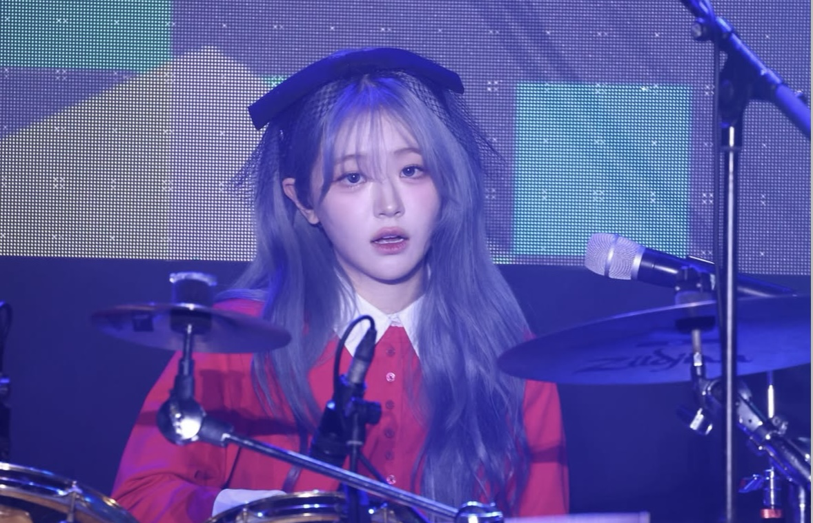 Behind-the-scenes cut of QWER