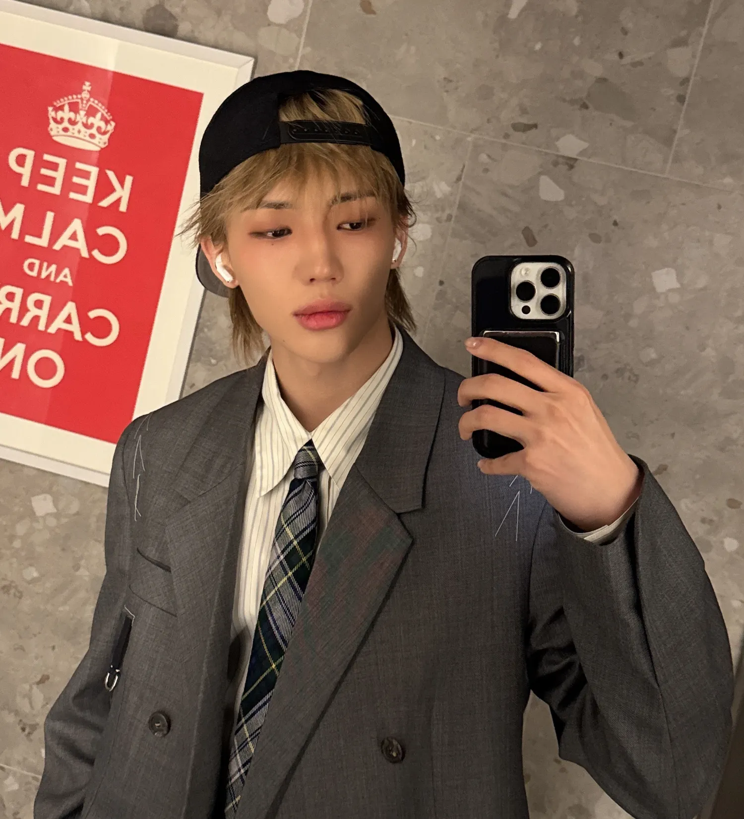 Behind-the-scenes cut of Junhyeok (TNX)