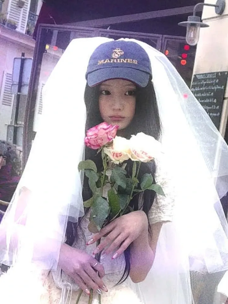 Behind-the-scenes cut of Wonhee (ILLIT)