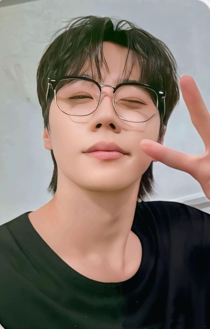 Recent activity shot of Lee Junyoung