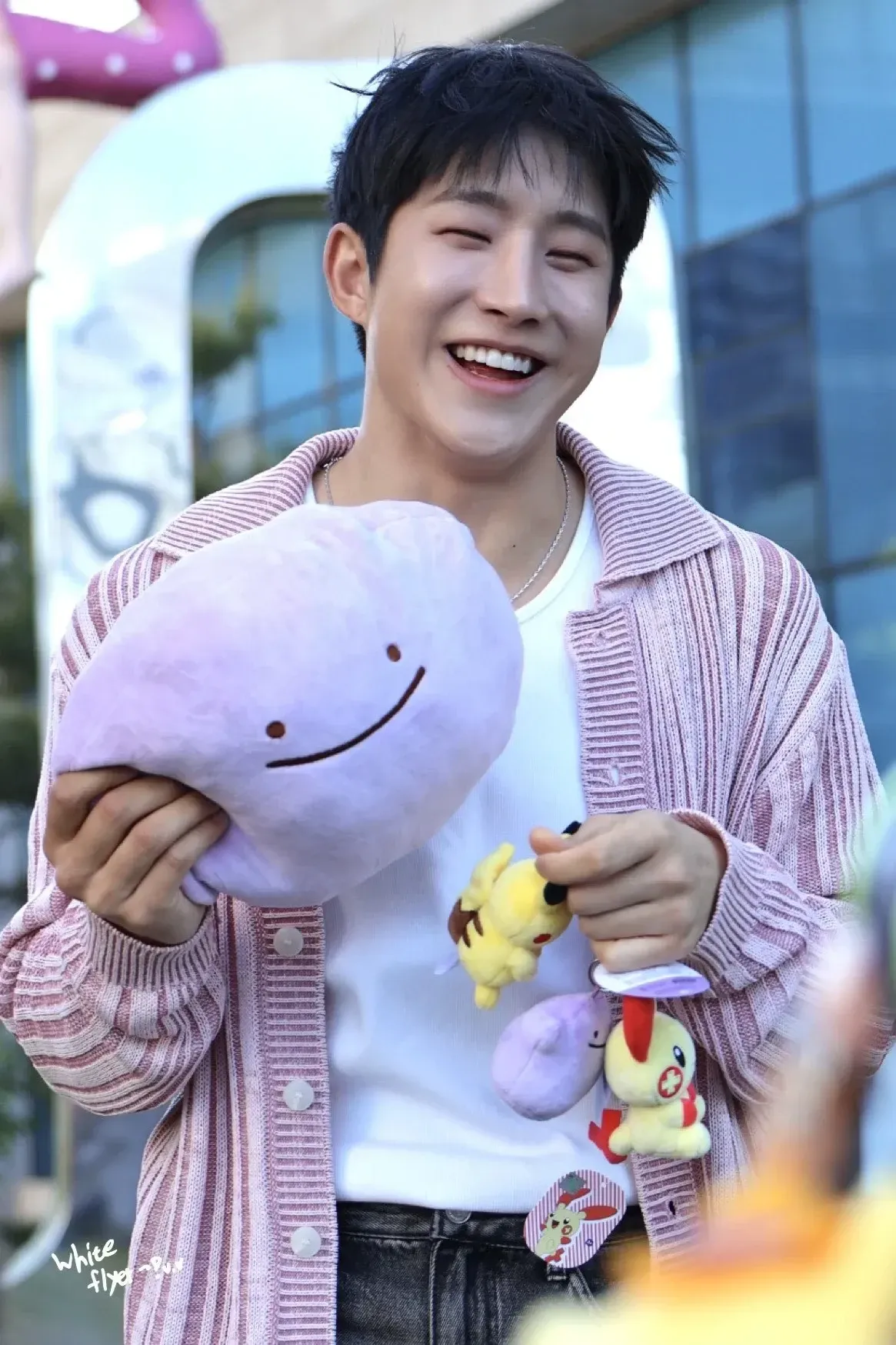 Latest photo of Jinjin (ASTRO)