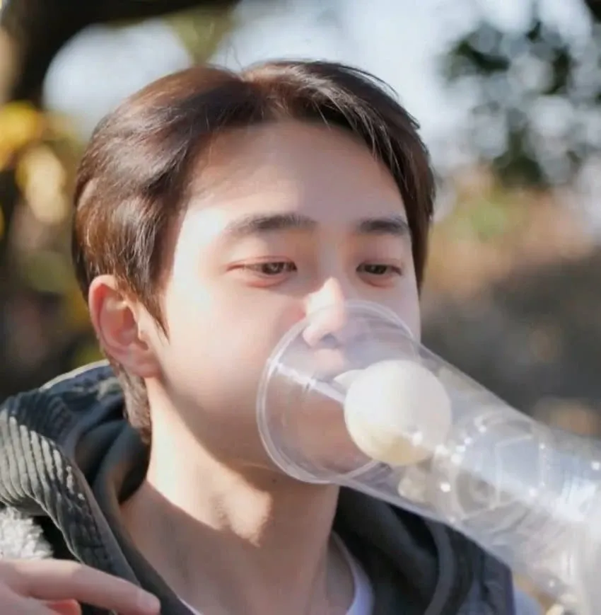 Behind-the-scenes cut of D.O. (EXO)