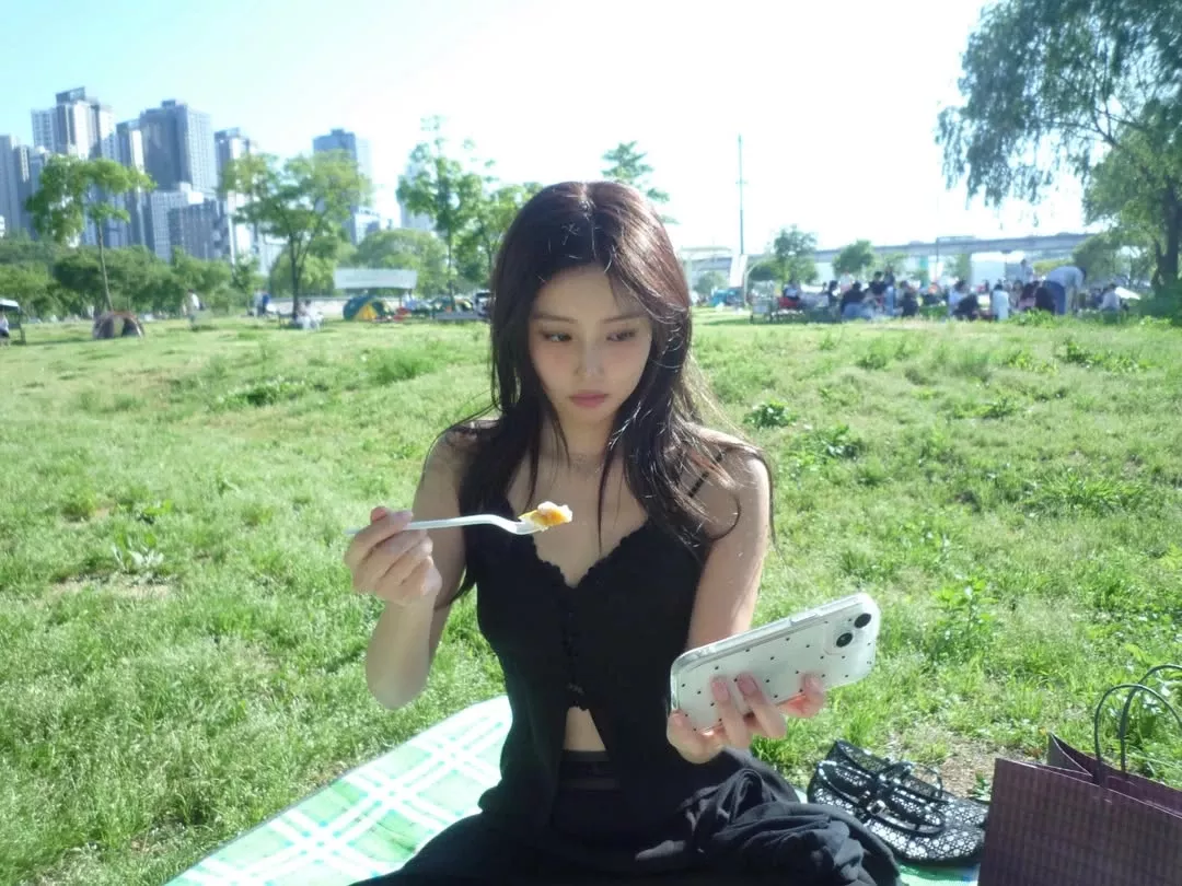 Latest photo of Kang Hyewon